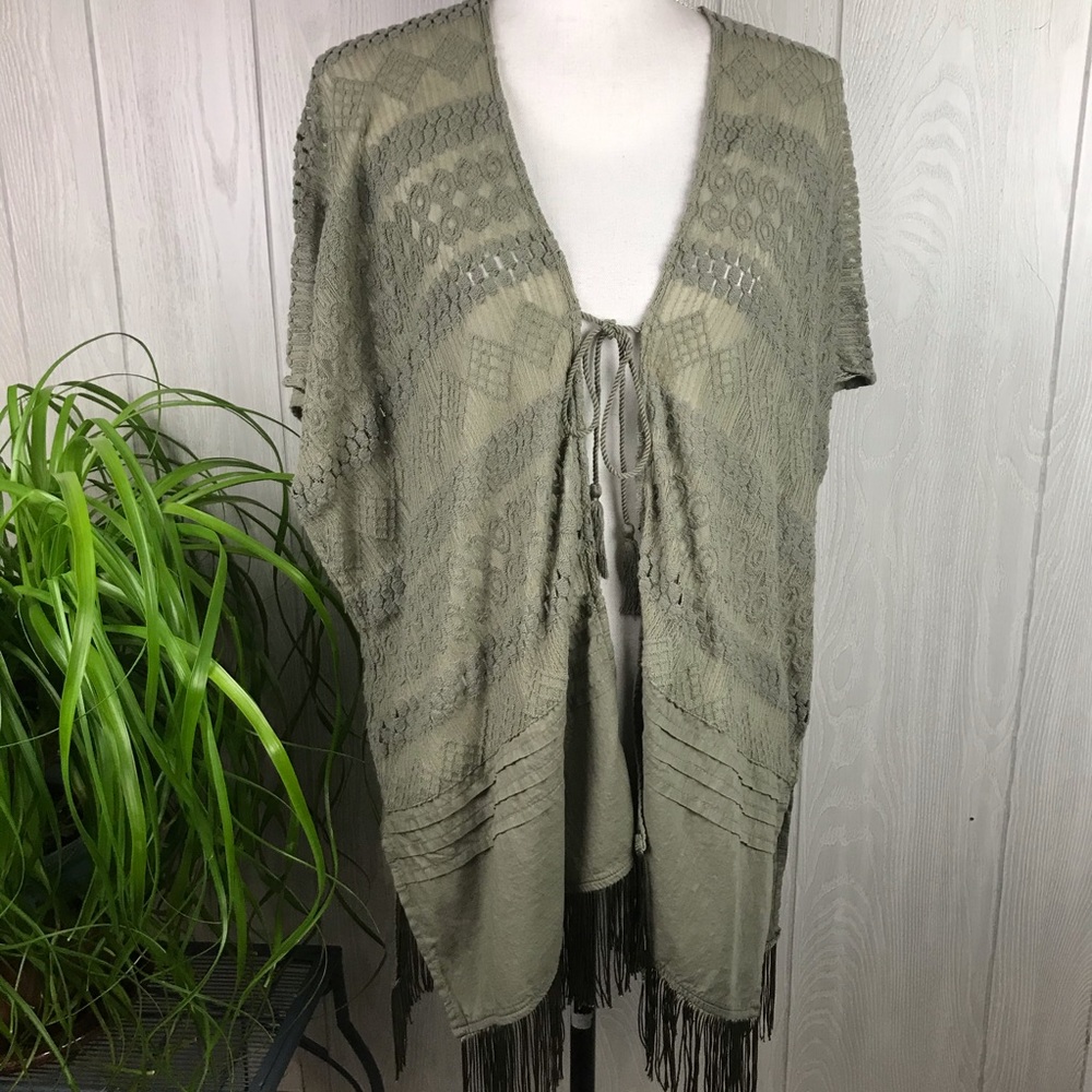 Chico’s tie front topper green lace fringe bottom short sleeve